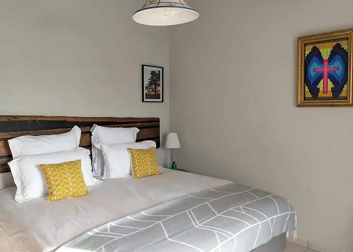 לינה וארוחת בוקר The Old Presbytery